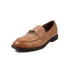 Mocassins de Couro Lavado Estilo Britânico com Fivela de Metal Outono 2026 Salto Baixo Grosso Sapatos Pequenos de Couro Bico Redondo Couro Genuíno Corte Profundo Sapatos Individuais