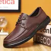 Zapatos de hombre Woodpecker, nuevos zapatos de cuero de otoño para hombre, zapatos casuales de cuero genuino con suela blanda, ligeros y antideslizantes para padres de mediana edad y ancianos