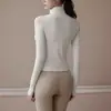 Roupa de yoga forrada com fleece e espessa para mulheres, novo estilo, para corrida, treino esportivo, jaqueta de yoga, top fitness de manga comprida com gola alta e zíper