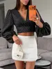Nueva Camisa Sexy de Satén con Cuello en V Otoño e Invierno, Camisa Retro de Manga Larga con Lunares, Top Adelgazante con Cintura Marcada y Mangas de Farol