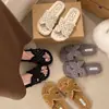 Zapatillas de Mujer de Diseño Exclusivo con una Correa 2026 Lunares Felpa Transpirables No Asfixian los Pies Se Pueden Usar en Interiores y Exteriores Zapatillas Mujer