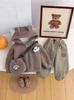 Ropa de bebé Otoño e Invierno Chaqueta gruesa de dibujos animados con forro polar Conjunto de dos piezas 80-90 meses Bebé masculino Ropa atractiva de otoño e invierno