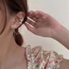 Aretes asimétricos de mariposa elegantes aretes para el cartílago de la oreja línea para una oreja 2023 nueva moda aretes de borla s925