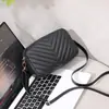 2026 Bolsa Pequena Quadrada Bordada em V Personalizada, Bolsa Transversal de Ombro Moderna e Simples para Mulheres, Porta-Celular e Porta-Moedas, Dropshipping de Peça Única