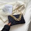 Bolso de hombro de cadena simple nuevo 2022 color liso moda plisado burbuja retro textura casual oblicuo pequeño cuadrado