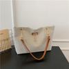 Bolso de gran capacidad, novedad de 2024, para mujer, moderno, estilo retro, con cadena, portátil, de hombro, informal, tipo tote.