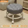 Banqueta pequeña para cambiarse los zapatos, banqueta pequeña, mesa de té, artefacto, ruedas giratorias universales, taburete redondo deslizante para adultos y niños, sala de estar