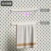 El tablero perforado de metal engrosado de IKEA se puede fijar magnéticamente a la pared, sirviendo como un estante de almacenamiento sin borde y se puede fijar magnéticamente