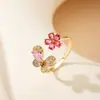 Anillo de Luz de Zirconia Incrustada en Oro Real Chapado en Cobre Transfronterizo Europeo y Americano Lujo Ligero Sensación de Alta Gama Anillo para el Dedo Joyería de Mano Versátil Fabricante Venta al por Mayor en Stock