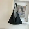 Bolsa tote imitação de palha estilo 2026, acabamento em camurça, para usar na mão e no ombro, grande capacidade, moderna e versátil, bolsa feminina