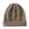 Gorro de cachemira para mujer para otoño e invierno, estilo nuevo, cálido gorro de lana tejido a trenza con protección para las orejas, adecuado para madres de mediana edad y mayores, con ala plegable
