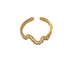 Anillo Abierto de Estilo Lujo Ligero con Chapado en Oro y Circonita para Mujer, Anillo de Diseño Moderno y Personalizado, Joyería Popular de Venta Transfronteriza