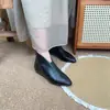 Novas botas curtas casuais de couro bovino com zíper traseiro, bico fino, estilo vintage, para outono e inverno 2024, novas para mulheres