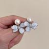 [Lirio de agua azul hielo] hermosos y delicados aretes de flor de cristal perla de alta calidad, diseño único, aretes de temperamento para mujer