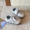 Tênis infantis de bolinhas com laço, nova coleção primavera/outono 2026, tênis casuais para corrida para bebês, fofos e estilo cartoon