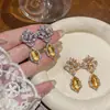 Resplandor de Osmanthus Dorado~Aretes Flor de Zirconia Aguja de Plata Estilo Corte Francés Aretes de Artesanía Pesada Lujo Ligero Aretes de Alta Gama para Mujer