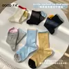 Meias Femininas Novas Primavera e Verão 2026, Algodão Fino Listra Vertical Ponto Duplo Color Block Meia Cano Médio Feminina