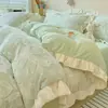Juego de cuatro piezas de sábanas de leche de terciopelo tallado tridimensional simple y fresco, con borde completamente mate, clase A, juego de cama de tres piezas con sábana bajera y falda de cama 1