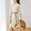 Vestido de Tricô Meia-Gola 2025, Outono e Inverno, Look Elegante que Afina a Cintura com Casaco e Gola de Cogumelo, Peça de Baixo