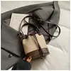 Bolsas Populares deste Ano para Mulheres 2025 Outono Nova Moda Bolsa Transversal Luxo Acessível Nicho Bolsa de Ombro Único Estilo Balde