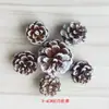 Venta al por mayor de fábrica de piñas decorativas de varios tamaños de 1 a 18 cm, piñas de flores secas, piñas al aceite con tallos para decoraciones navideñas
