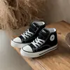 Zapatos deportivos casuales versátiles para niños, nuevo estilo otoño 2025, zapatillas de lona antideslizantes de moda para niños y niñas.