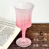 Copa de Champán de Vidrio con Rayas Verticales en Gradiente de Color y Textura Escarchada Estilo Retro Francés, Alto Valor Estético, Exquisita y Lujosa Copa de Cóctel de Pie Alto