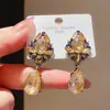 Pendientes de Gota de Agua con Flor y Hoja Incrustadas de Diamantes de Lujo Ligero, Pendientes Retro Europeos y Americanos, Estilo de Nicho, Pendientes de Gama Alta Elegantes y Únicos para Mujer