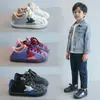 Zapatillas de concha para niños 2026 otoño nuevo estilo coreano zapatos para niñas para niños mayores con suelas blandas y diseño desgastado con estampado de estrellas zapatos de moda