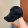 2026 Nueva Gorra de Béisbol de Felpa de Piel Sintética para Mujer Otoño Invierno Engrosada Cálida Gorra de Pico Estilo Coreano Moda Versátil para Exteriores