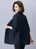 Trench Coat Casual Petite 2026 Outono Novo Solto Comprimento Médio Mãe de Meia-Idade Emagrecedor Redutor de Idade Peça de Roupa Externa