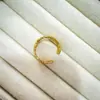 Anéis Irregulares Minimalistas de Lava para Casal Estilo Coreano e Japonês Anéis Abertos Ajustáveis Simples para Dedo Indicador e Dedo Mínimo