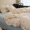 Juego de ropa de cama de cuatro piezas estilo Ins, fresco y sencillo, de doble capa de gasa 100% algodón, con ribete de encaje denso, funda de edredón y sábana de algodón puro para dormitorios de estudiantes