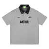 Camisa Polo Listrada de Manga Curta com Gola de Couro e Design Estiloso, Caimento Solto, Marca da Moda, Adequada para Homens e Mulheres, Fabricante de Roupas Masculinas