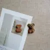 Nuevo accesorio de oso marrón de peluche de dibujos animados lindo DIY pegamento de crema pinza para el pelo de niña llavero para zapatos y bolsos Crocs