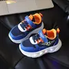 Nuevos Zapatos Deportivos Luminosos para Niños 2024 para Niños y Niñas, Malla Transpirable Estilo Papá, Zapatos con Luz LED, Zapatos para Bebé