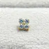 Pendientes de aleación de titanio ASTMF-13 flor de cuatro pétalos de circonita ultra brillante dorados Perforación de labio de circonita con rosca interna de titanio G23