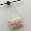 Em Estoque 2025 Novo Estilo Bolsa Quadrada Pequena Bordada Personalizada Doce Moda Bolsa Feminina Bolsa de Ombro com Corrente e Fecho Fabricante