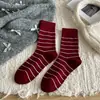 Calcetines para Mujer Versátiles Sin Costuras de Media Pantorrilla Modernos En Stock Moda Otoño/Invierno Simples Deportivos Casuales Calcetines Fruncidos Rayados