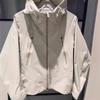 Estilo Nuevo Primavera 2026 Cortavientos Casual y Elegante para Mujeres Menudas, Chaqueta Cortavientos Blanca con Capucha de Gama Alta para Mujeres