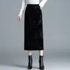 Saia de Veludo Dourado Embossado para Mulheres Nova Moda Outono e Inverno 2025 Saia Elegante Justa ao Corpo Saia de Um Passo de Comprimento Médio