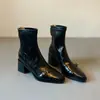 Em estoque Outono 2026 Botas Retrô Quadradas com Fivela Elástica Skinny Femininas Salto Bloco Zíper Atrás Botas Curtas Emagrecedoras Botas Femininas