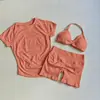 Conjunto de outfit de yoga y fitness de alta elasticidad y secado rápido Yuan, que incluye un top de manga corta, un sujetador deportivo y pantalones cortos - un conjunto de 3 piezas diseñado para realzar tus curvas