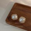 Pendientes de perlas cuadradas estilo Hong Kong retro francés para mujer, pendientes de temperamento de lujo ligeros de alta calidad de nicho de Corea del Sur, aguja de plata al por mayor