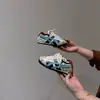 Zapatillas infantiles de moda con bloques de color y suelas suaves, nuevo modelo otoño e invierno 2026, zapatillas de entrenamiento alemanas versátiles para niñas, modernas