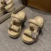 Sandalias de tiras para mujer, increíblemente hermosas y etéreas, con cadena de mariposas de pedrería, para verano, de tacón alto, versátiles, antideslizantes, resistentes al agua, perfectas para vacaciones y favorecedoras para la piel.