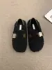 Sapatos femininos felpudos para usar ao ar livre, novos mocassins slip-on estilo fada estilosos para outono e inverno de 2026, sapatos de algodão pelúcia com sola plana para mulheres