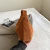 Bolso de pana de gran capacidad para mujer 2024 nuevo bolso de hombro versátil ins de moda retro bolso dumpling otoño e invierno bolso bandolera