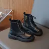 Botas de couro estilo britânico para meninas, modelos de outono e inverno, forradas com fleece para aquecimento, botas Martin infantis, solado grosso, antiderrapantes, botas curtas para meninos, idades 6-12