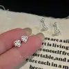 Pendientes Pequeños de Nudo Ruyi de Diseño de Nicho Estilo de Alta Gama para Mujer, Pendientes Versátiles de Personalidad de Lujo Ligero, Accesorios de Oreja de Moda al por Mayor